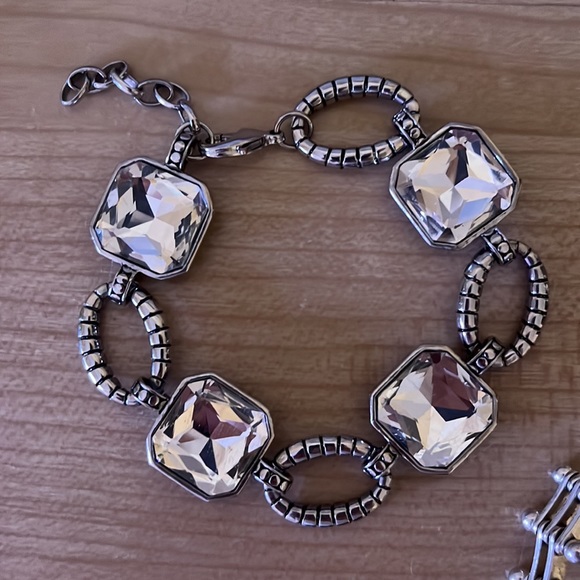 Three silver bracelets. Middle one 925 silver - Picture 2 of 3